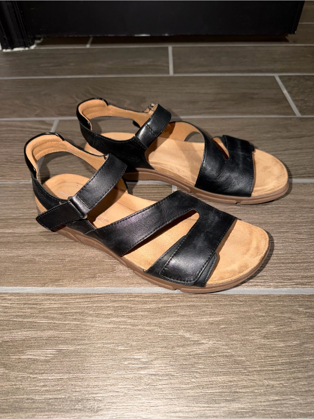 East Spirit Women's Black Leather-Look Strappy Comfort Sandals